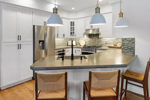 Kitchen - 61193 Ridgewater Loop, Bend, OR 97702 photo 3 of 4