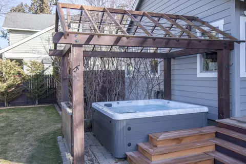 Exterior - 61193 Ridgewater Loop, Bend, OR 97702 photo 5 of 9