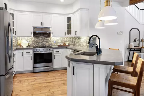 Kitchen - 61193 Ridgewater Loop, Bend, OR 97702 photo 1 of 4