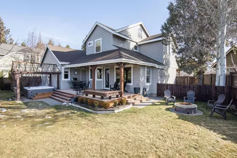 Exterior - 61193 Ridgewater Loop, Bend, OR 97702 photo 4 of 9