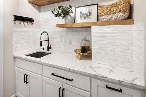 Kitchen - 61193 Ridgewater Loop, Bend, OR 97702 photo 4 of 4