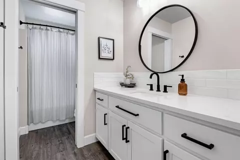 Bath - 61193 Ridgewater Loop, Bend, OR 97702 photo 4 of 4