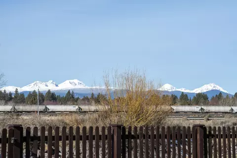 Exterior - 61193 Ridgewater Loop, Bend, OR 97702 photo 7 of 9