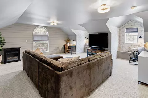 Living - 61193 Ridgewater Loop, Bend, OR 97702 photo 4 of 6