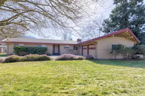 1326 SE Gene Ln, Grants Pass, OR 97526