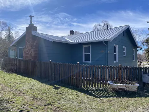1322 Homedale Rd, Klamath Falls, OR 97603