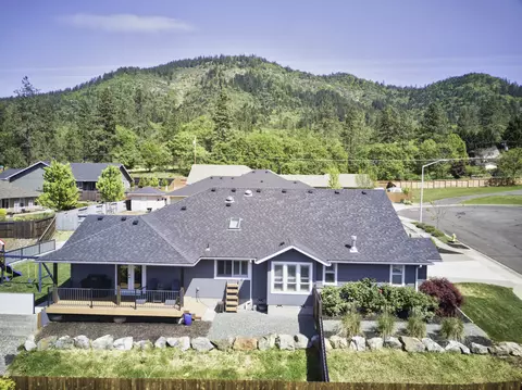 1970 SE Lelith Ln, Grants Pass, OR 97527