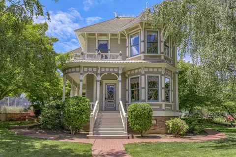 35 Granite St, Ashland, OR 97520