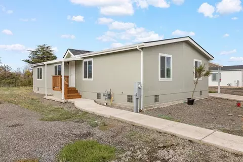 300 Luman Rd #208, Phoenix, OR 97535