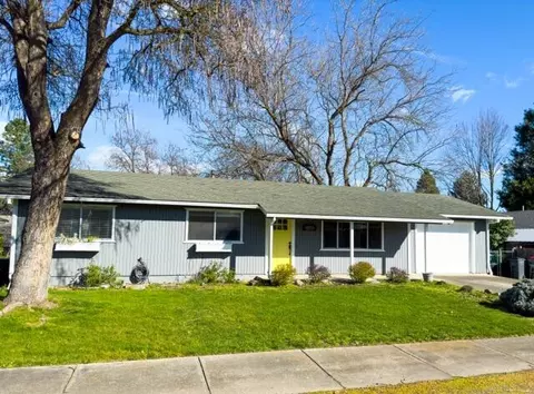 1855 Hart St, Medford, OR 97501