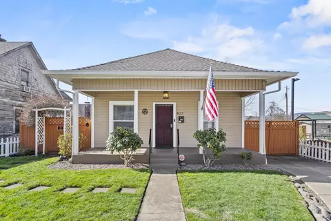 613 N Bartlett St, Medford, OR 97501
