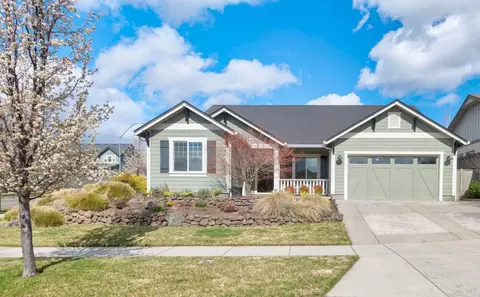 3905 Calle Vista Dr, Medford, OR 97504