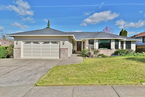 1832 Valley View Dr, Medford, OR 97504