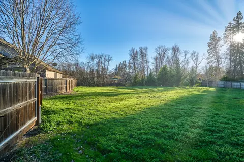 1373 SW Spruce St, Grants Pass, OR 97526