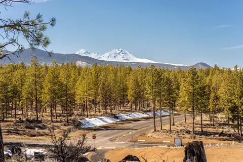 19221 Concannon Dr, Bend, OR 97703 photo 2