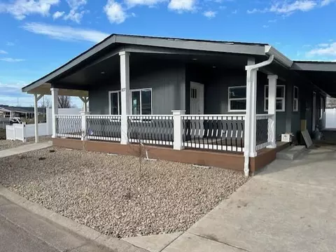 333 Mountain View Dr #107, Talent, OR 97540