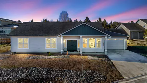 3530 SW Hillcrest Ct, Redmond, OR 97756