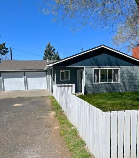 767 NW 8th St, Redmond, OR 97756
