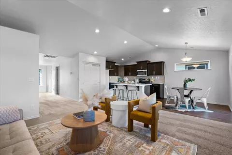1693 NW Varnish Ave NW #95, Redmond, OR 97756