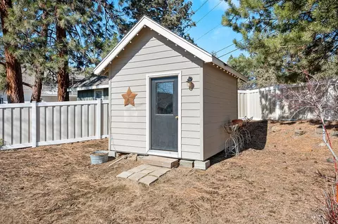 Exterior - 61581 Range Pl, Bend, OR 97702 photo 18 of 22