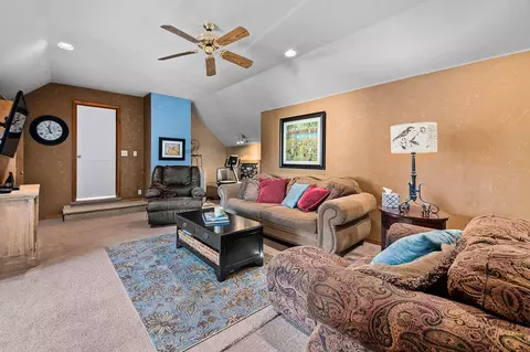 Living - 61581 Range Pl, Bend, OR 97702 photo 9 of 10