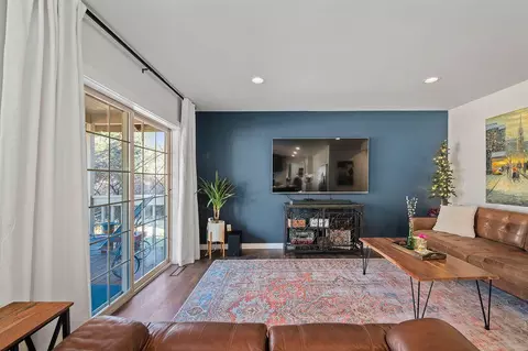 Living - 61581 Range Pl, Bend, OR 97702 photo 6 of 10