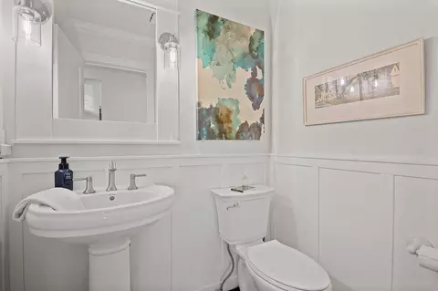 Bath - 61581 Range Pl, Bend, OR 97702 photo 6 of 6