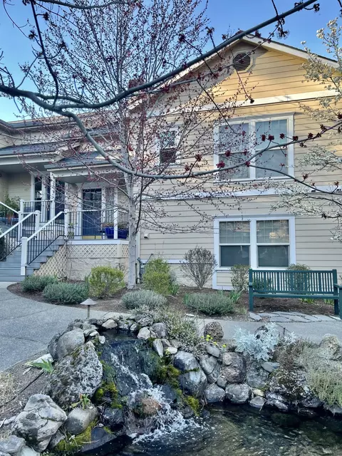 459 Holly St, Ashland, OR 97520