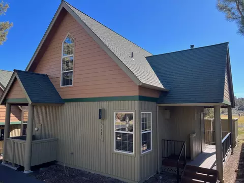 1792 Cliff Swallow Dr #EC42D, Redmond, OR 97756