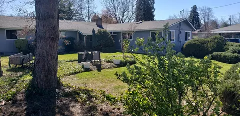 2405 Stearns Way, Medford, OR 97501