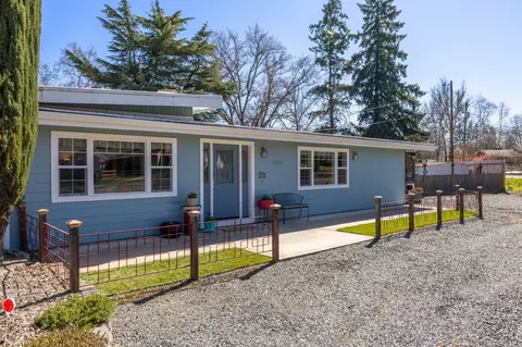 1804 Niedermeyer Dr, Central Point, OR 97502
