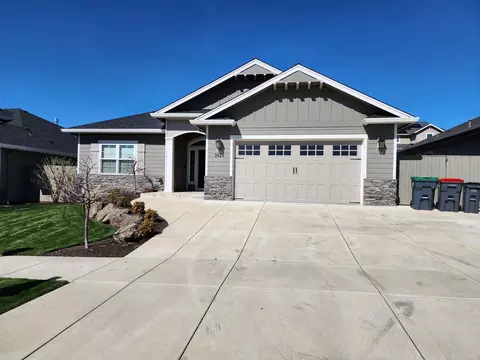 3929 Sunleaf Ave, Medford, OR 97504