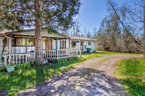 783 Hummingbird Rd, Cave Junction, OR 97523