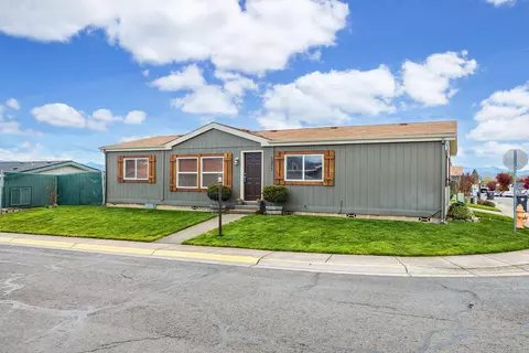 1277 Nadia Way, Central Point, OR 97502 photo 2