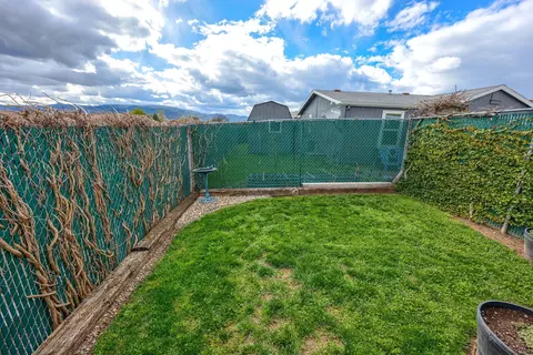 1277 Nadia Way, Central Point, OR 97502 photo 9