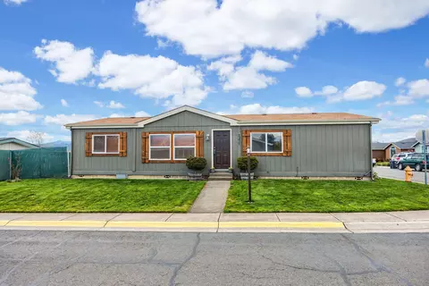 1277 Nadia Way, Central Point, OR 97502 photo 3