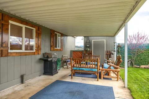 1277 Nadia Way, Central Point, OR 97502 photo 13