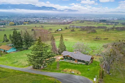 2900 Marigold Ln, Medford, OR 97504