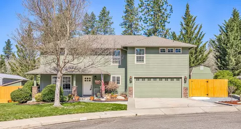 1214 SE Allenwood Dr, Grants Pass, OR 97527