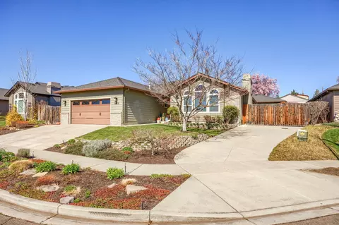 3433 Silverbirch Ct, Medford, OR 97504