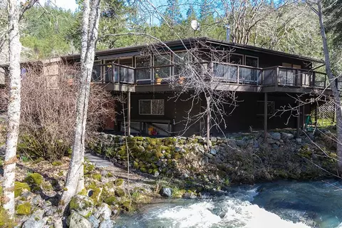 5665 Jumpoff Joe Creek Rd, Grants Pass, OR 97526
