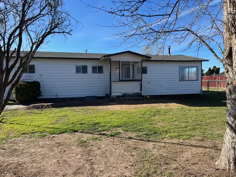 429 5th St, Metolius, OR 97741