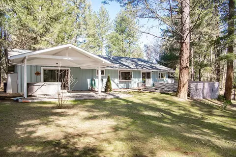 385 Johnson Dr, Grants Pass, OR 97527