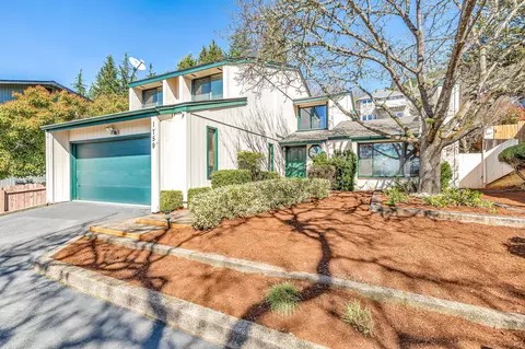 1759 NE Hillcrest Ln, Grants Pass, OR 97526