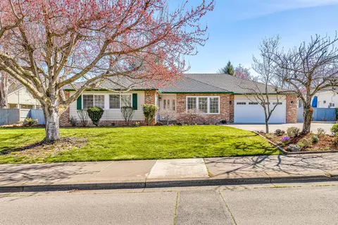 1178 Brookdale Ave, Medford, OR 97504