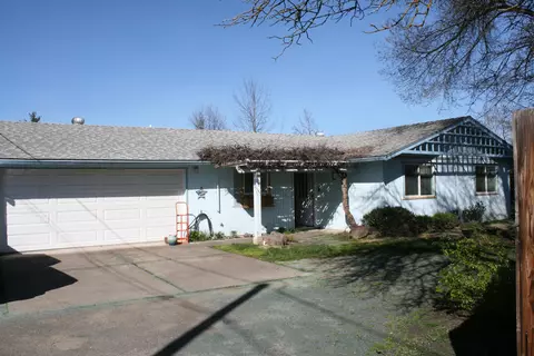 2217 Roberts Rd, Medford, OR 97504