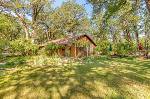211 Beecher Rd, Wolf Creek, OR 97497