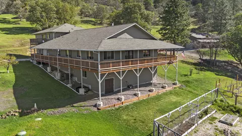 5039 E Antelope Rd, Eagle Point, OR 97524 photo 2