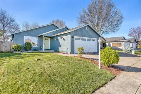 2114 Lara Ln, Central Point, OR 97502