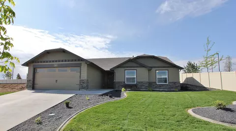 2733 High Cedars Ln #164, Medford, OR 97504